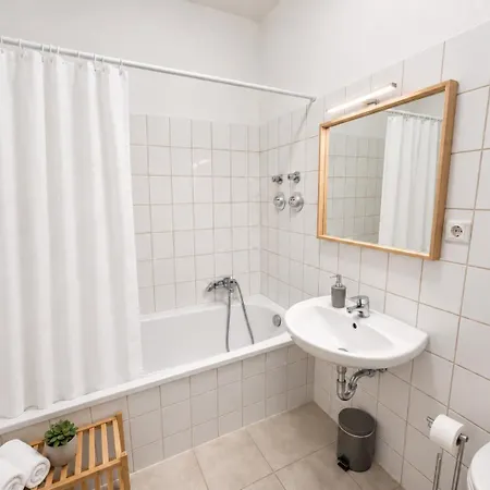 - 5 Einzelzimmer, 2 Baeder, Wlan, Wama, Self Check-in * Chemnitz