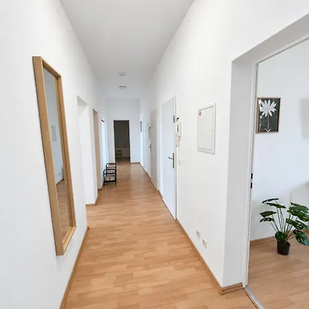 - 5 Einzelzimmer, 2 Baeder, Wlan, Wama, Self Check-in Appartement Chemnitz